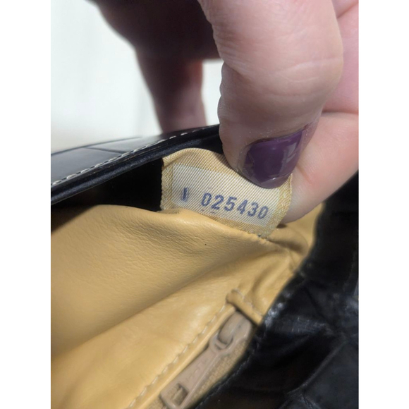 Dooney & Bourke Vintage Croco Black Embossed Shoulder Bag - Picture 10 of 16